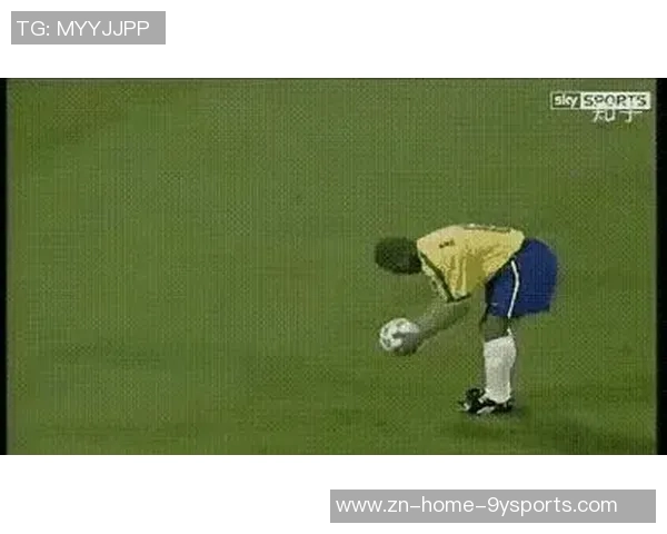 罗德里戈禁区内巧妙漏球晃倒后卫右脚弧线球精彩破门 罗德里戈禁区内巧妙漏球晃倒后卫右脚弧线球精彩破门