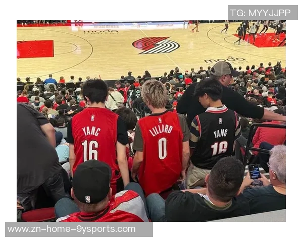 开拓者球迷嘉年华对抗赛黑队险胜白队杨瀚森队友夏普荣膺MVP称号 开拓者球迷嘉年华对抗赛黑队险胜白队杨瀚森队友夏普荣膺MVP称号