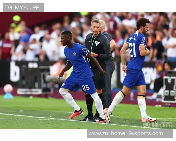 内维尔赞凯塞多为英超最佳中场卡拉格力挺赖斯更具全能与控球优势 内维尔赞凯塞多为英超最佳中场卡拉格力挺赖斯更具全能与控球优势