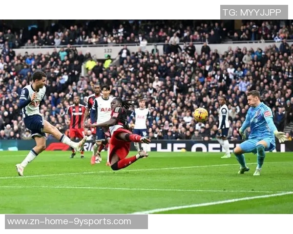 差点出事！热刺后场出球被断，勒温得球后扫射高出横梁